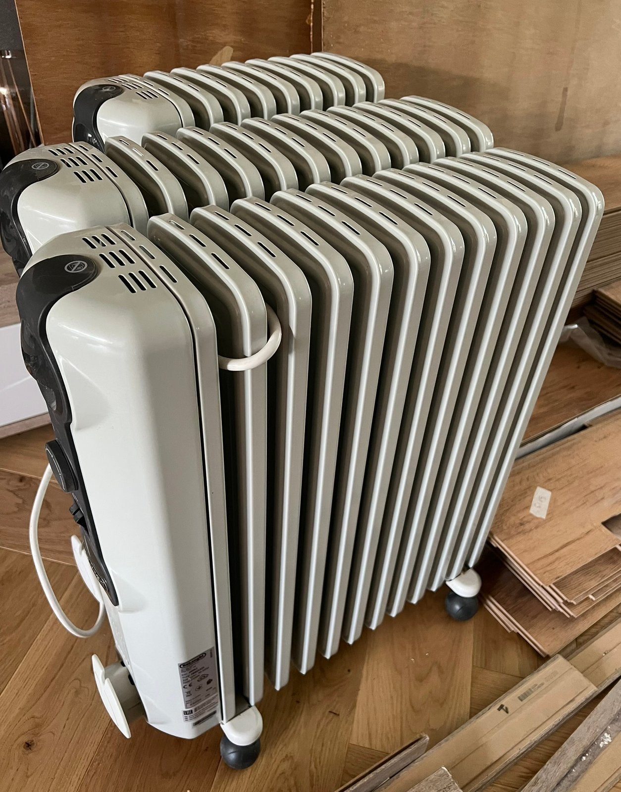 3 DeLonghi elektrische olieradiatoren, Doe-het-zelf en Verbouw, Ophalen, 30 tot 80 cm, Kachel, Minder dan 60 cm