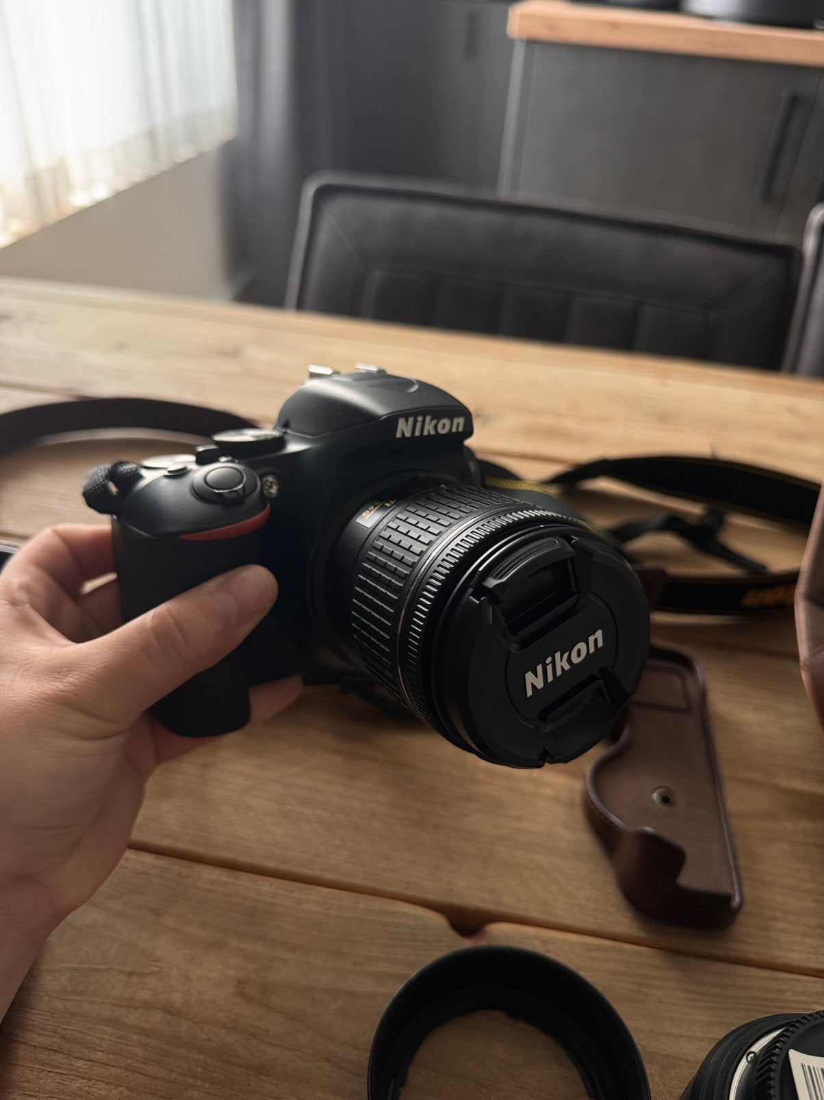 Nikon D3500 + 35mm f/1.8 + 18-55mm (slechts 3701 kliks!), Ophalen of Verzenden, Zo goed als nieuw, Nikon, Geen optische zoom