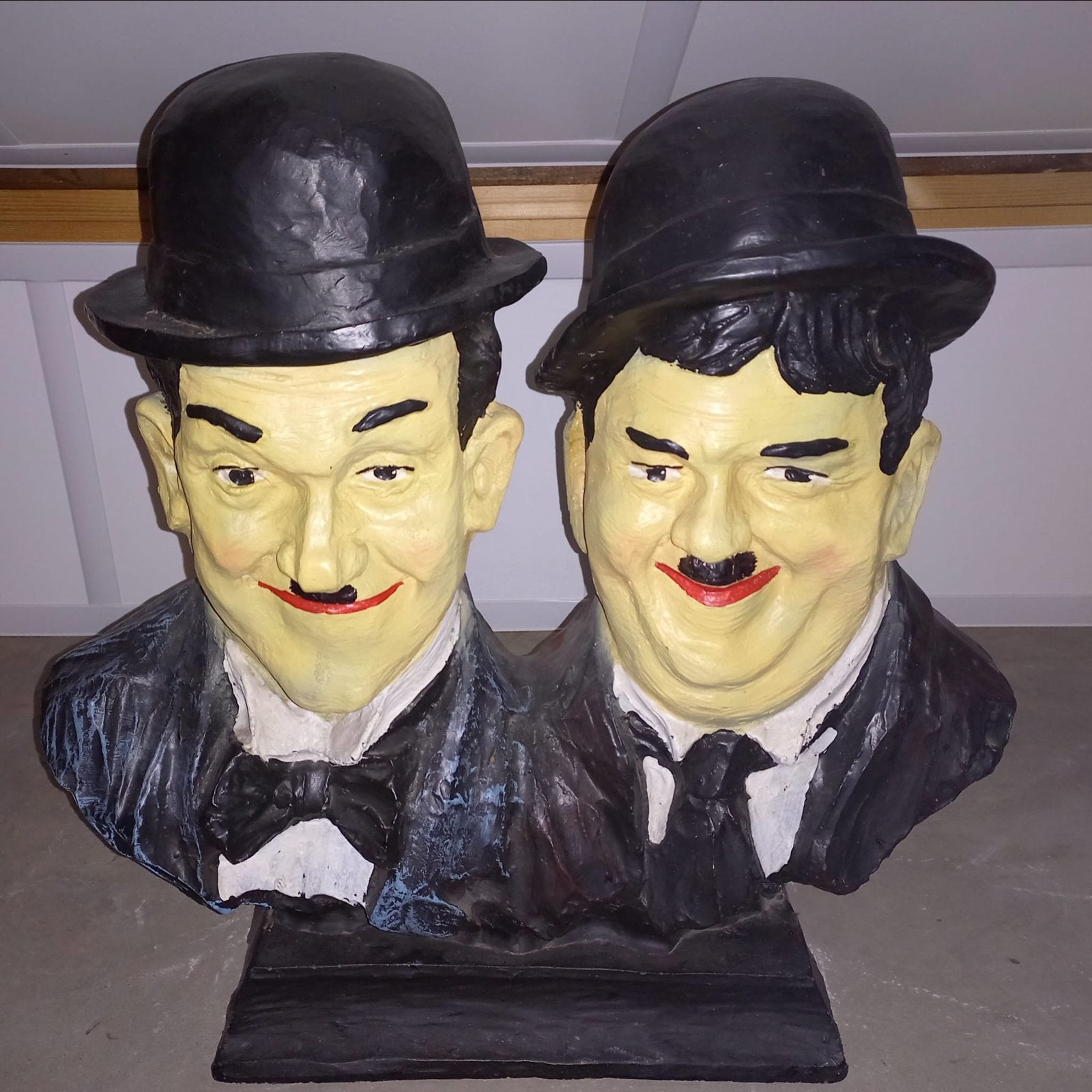 Groot Laurel & Hardy Borstbeeld - Uniek Decoratiestuk, Antiek en Kunst, Groep mensen, Buste, Composieten, Beschilderd