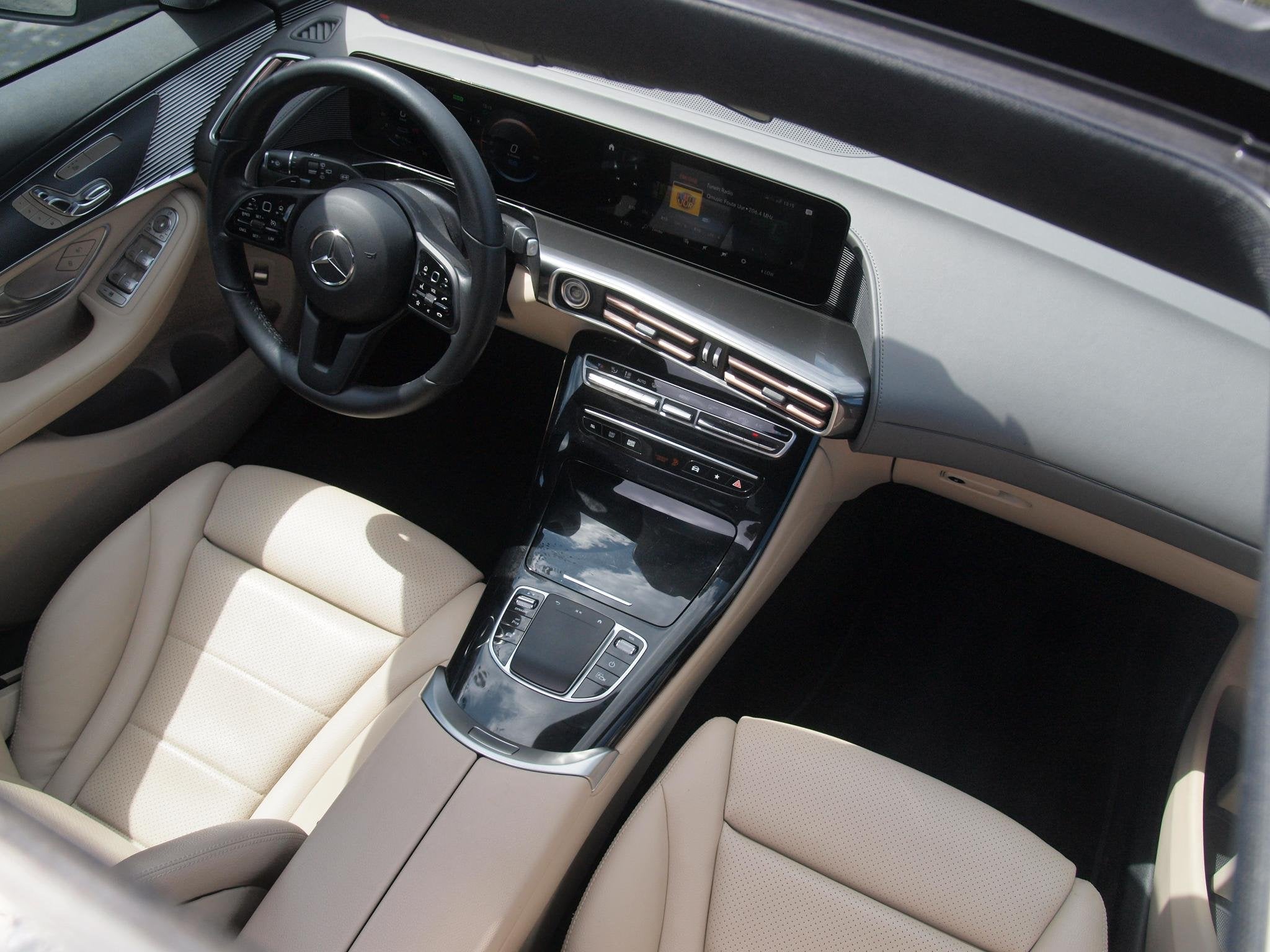 Mercedes-Benz EQC 400 4MATIC Business Solution Luxury 80 kWh, Auto's, Automaat, 402 km, Beige, 80 kWh