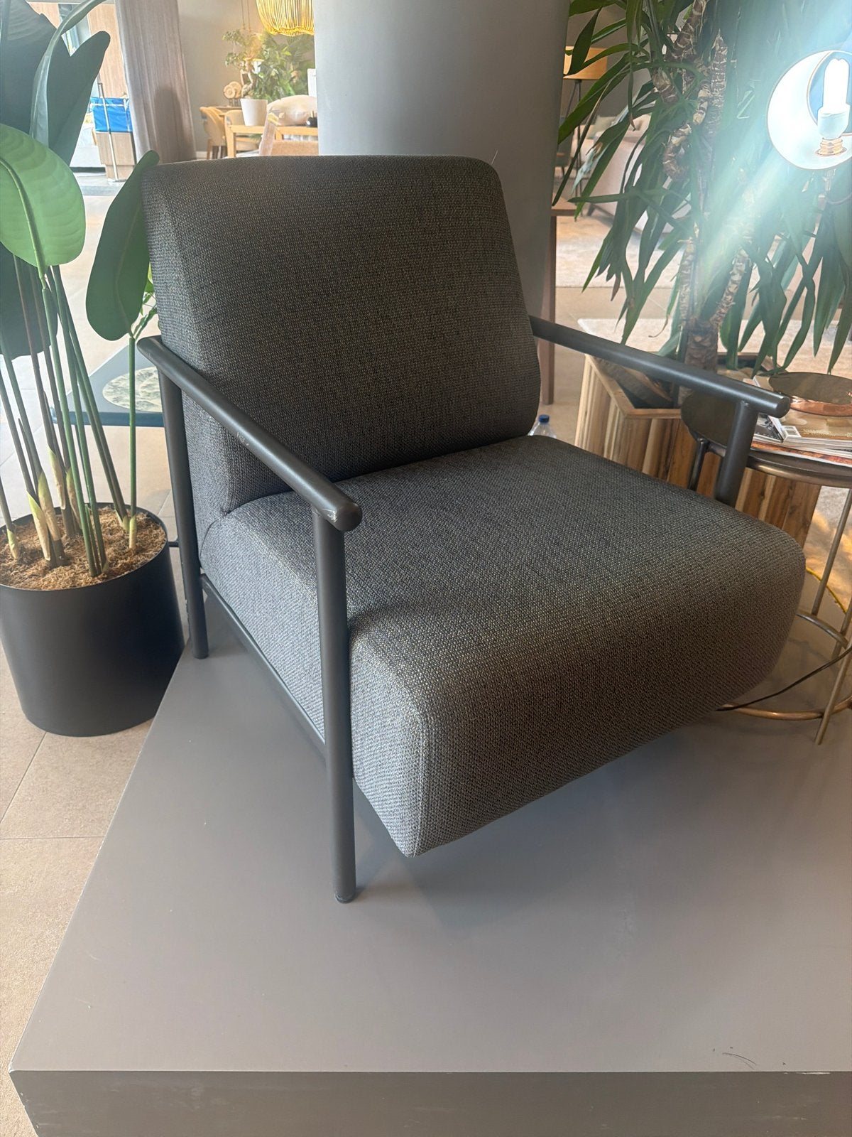 Berta Fauteuil met metalen armleuning - Showroommodel, Ophalen, Nieuw, 75 tot 100 cm, 75 tot 100 cm