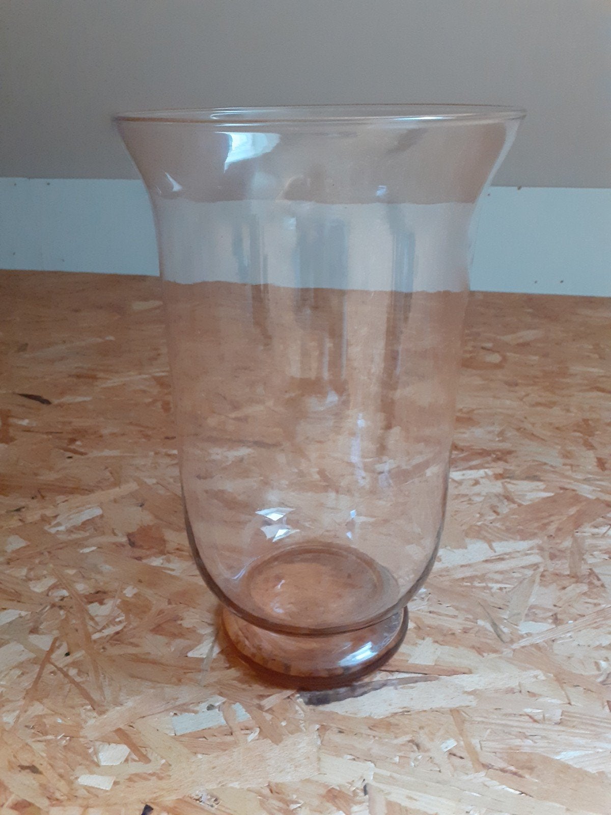 Vaas op voet, onderzijde is glas bruinkleurig, ONBESCHADIGD, Op voet, Nieuw, Ophalen of Verzenden, Glas