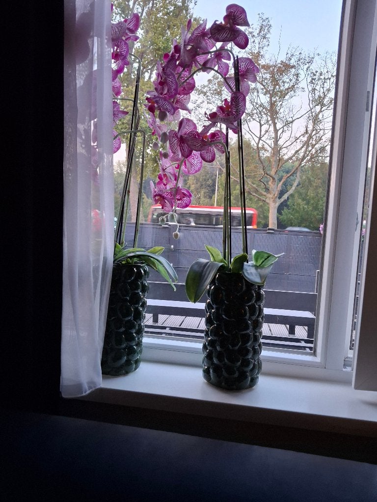 Twee hoge bloempotten met kunst orchidee, Huis en Inrichting, Ophalen, Zo goed als nieuw