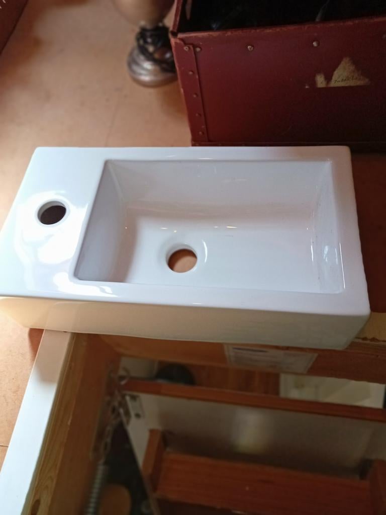 Nieuwe fontein rechthoek wit porselein, Huis en Inrichting, Badkamer | Badkamermeubels, Minder dan 50 cm, Nieuw, Ophalen of Verzenden