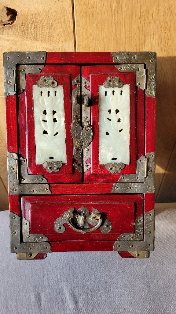 Sieradenkastje Chinees met jade paneeltjes 22 x 15 x 12 cm, Ophalen of Verzenden
