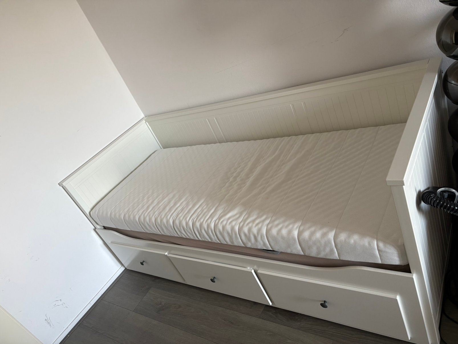 Hemnes slaapbank gratis, Huis en Inrichting, Ophalen, Wit, Tweepersoons, Zo goed als nieuw