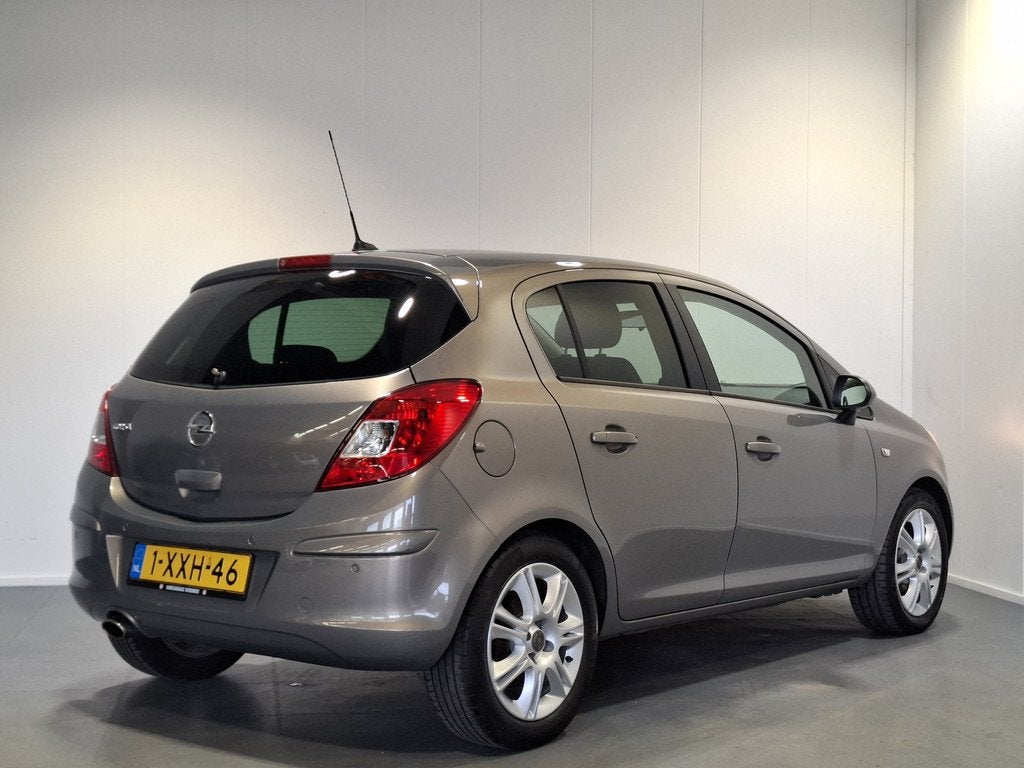 Opel Corsa 1.4-16V BlitZ | Navigatie | Cruise control | Clim, Voorwielaandrijving, Euro 5, Zwart, 4 cilinders