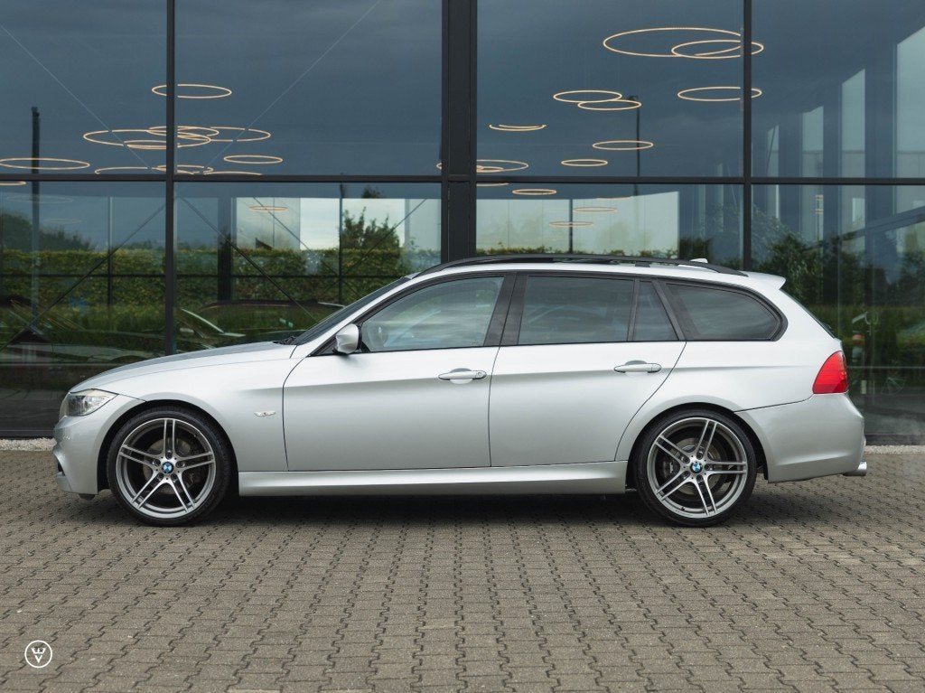 Bmw 3-SERIE 325i Touring LCI M-sport H6! – Pano, Performan, 745 kg, Achterwielaandrijving, Gebruikt, Met garantie (alle)