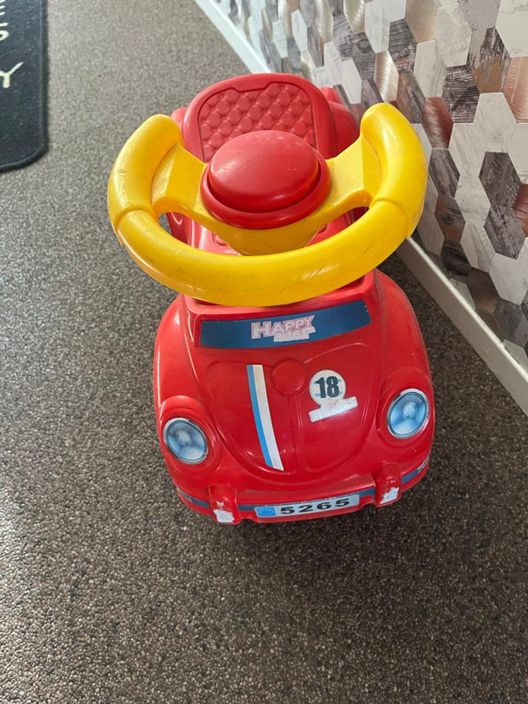 Rode loopauto voor kinderen - Happy Car, Kinderen en Baby's, Speelgoed | Buiten | Voertuigen en Loopfietsen, Gebruikt, Loopvoertuig
