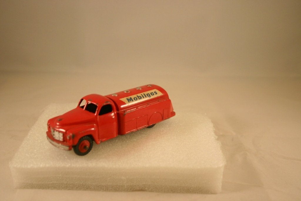 Dinky Toys England no:440-G   Studebaker Mobilgas Tanker, Verzenden, Zo goed als nieuw, Auto, Dinky Toys