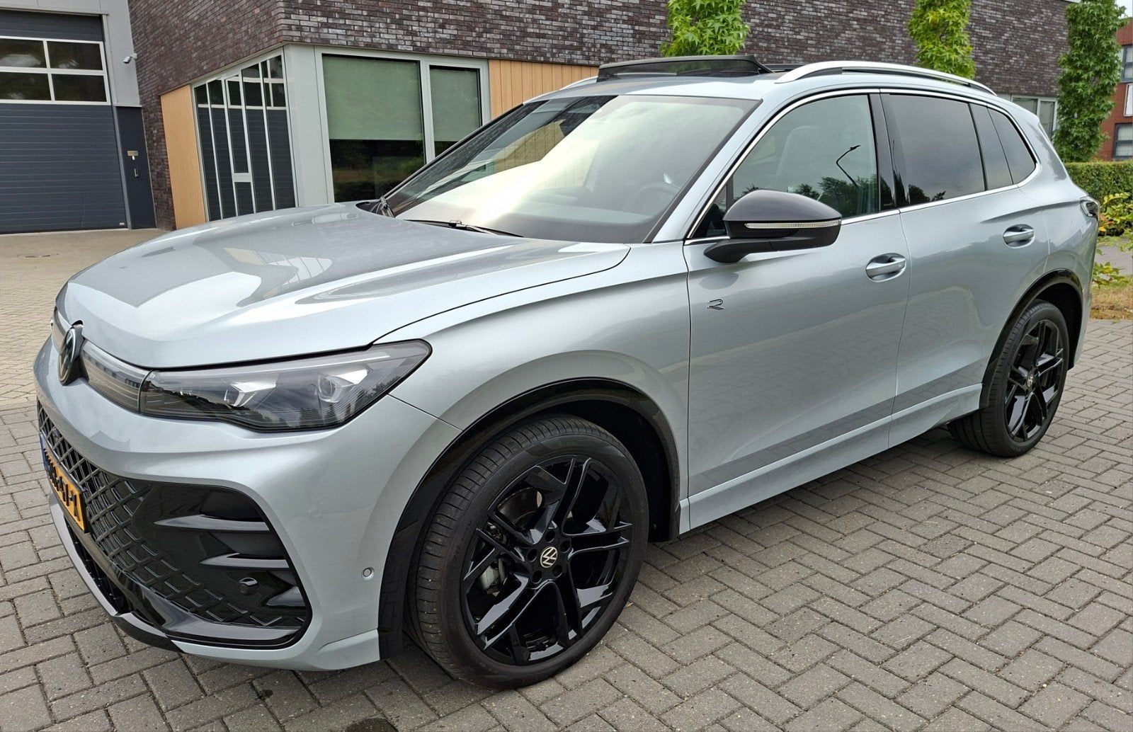 Volkswagen Tiguan 1.5 Etsi R-Line Dsg-7 Pano IQ Trekhaak 36, 15 km/l, 4 cilinders, Particulier, 1542 kg