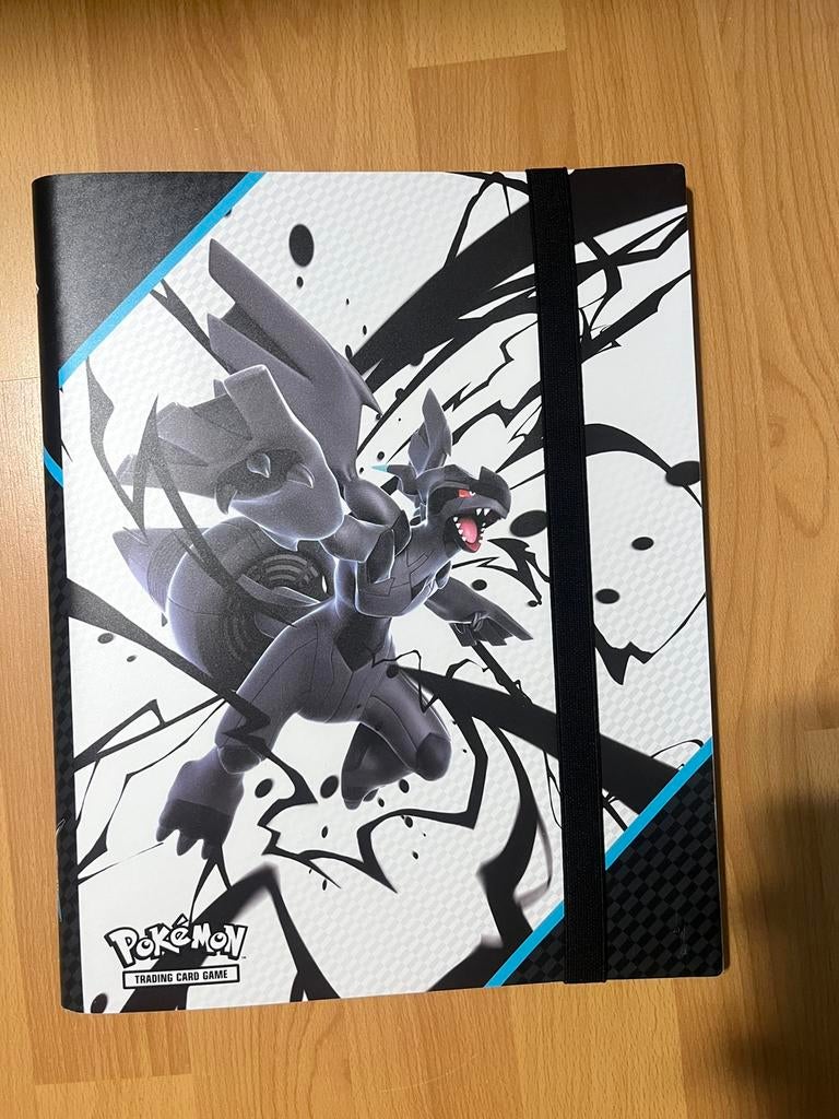 Pokemon ultra pro black bolt 9 pocket binder map, Ophalen of Verzenden, Zo goed als nieuw