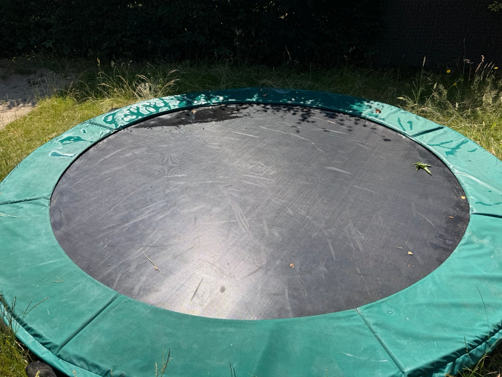Berg in ground trampoline, Ophalen, Zo goed als nieuw