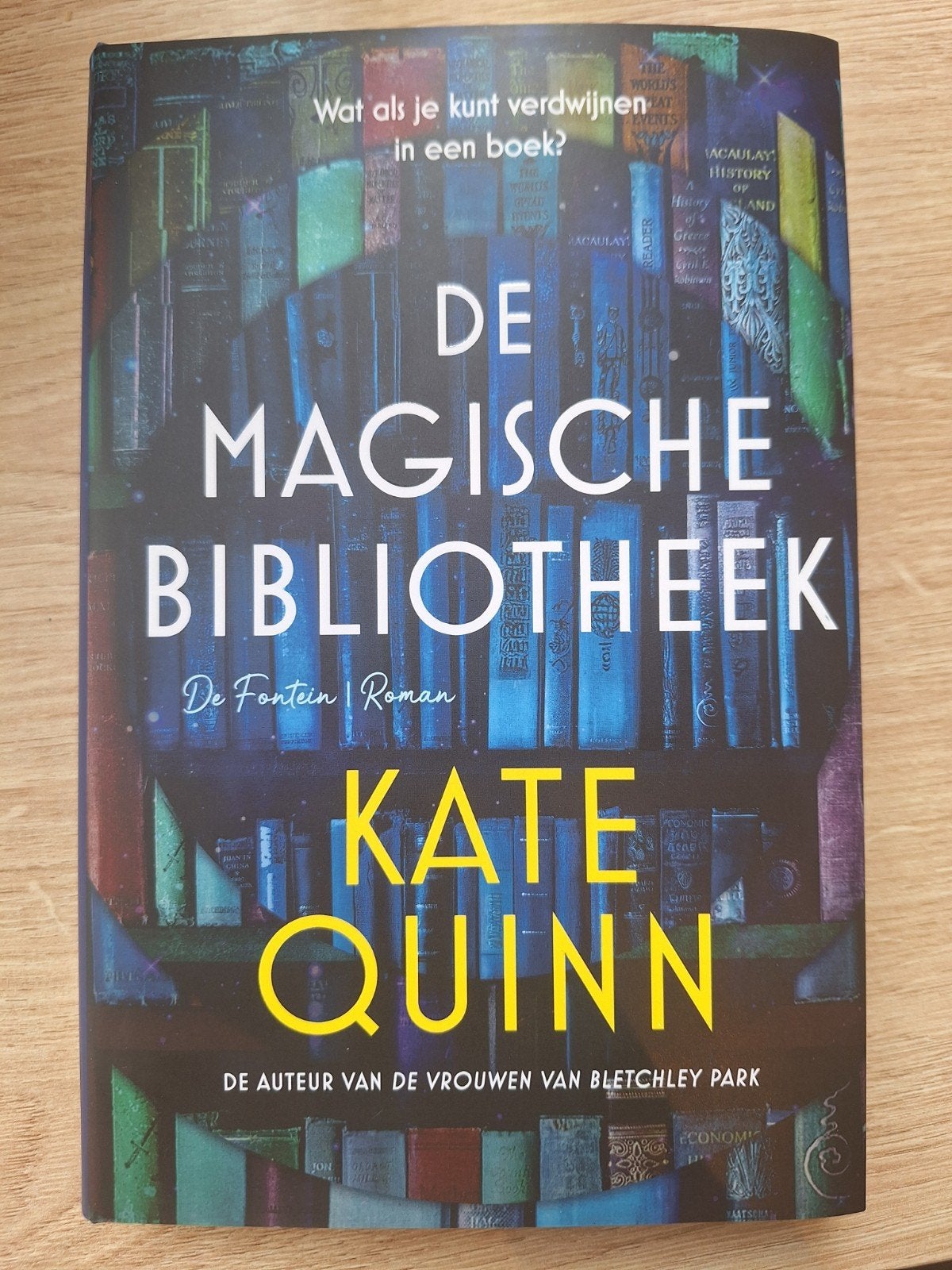 De Magische Bibliotheek - Kate Quinn (Roman), Ophalen of Verzenden, Zo goed als nieuw, Kate Quinn, Nederland
