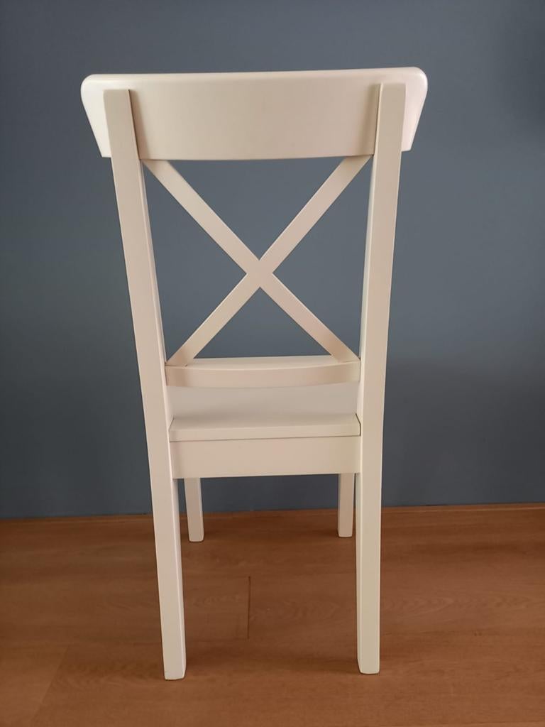 Witte houten eetkamerstoel met kruisrugleuning, Huis en Inrichting, Stoelen, Ophalen, Wit, Zo goed als nieuw, Hout