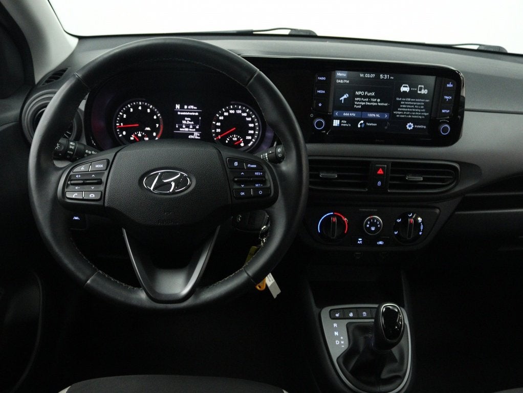 Hyundai i10 1.0 Comfort Plus Automaat | Carplay navigatie |, Auto's, 12 maanden, Stof, Gebruikt, 4 stoelen