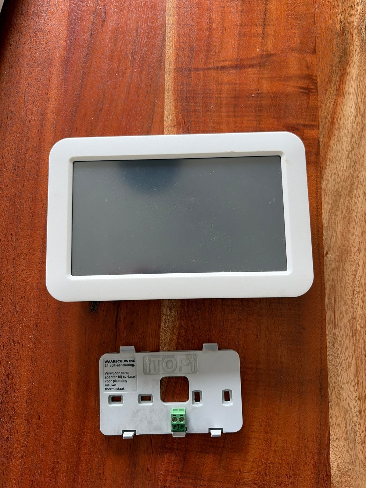 TOON Slimme thermostaat met wandhouder, Doe-het-zelf en Verbouw, Thermostaten, Ophalen, Slimme thermostaat, Zo goed als nieuw
