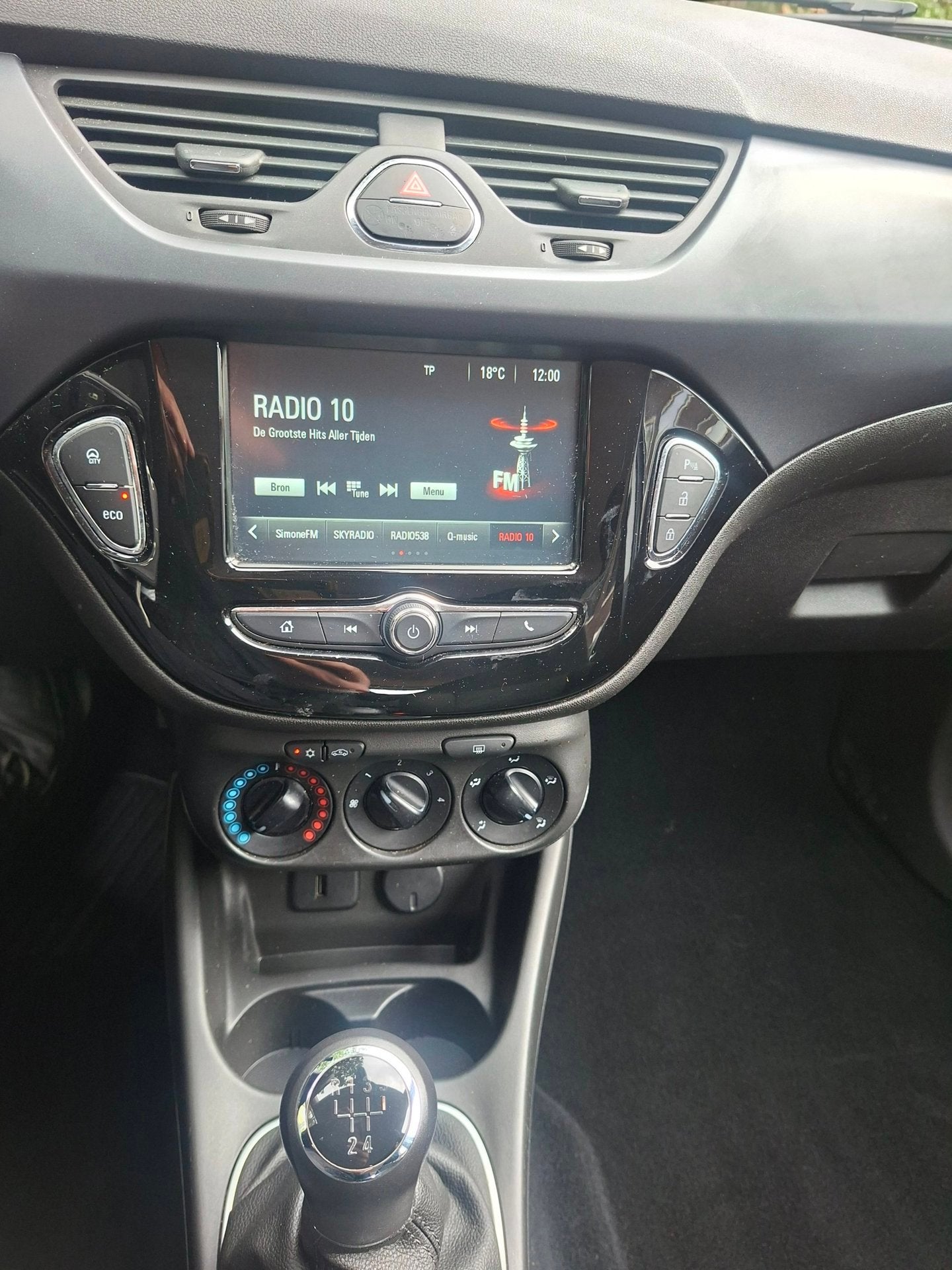 Foto 5 van Opel Corsa 1.4 Favourite 5 Deurs Airco Trekhaak Navigatie