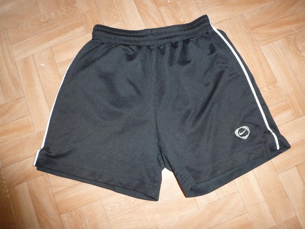 Nike short voetbal maat 140, Ophalen, Jongen of Meisje, Sport- of Zwemkleding, Zo goed als nieuw
