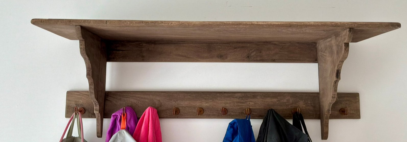 Stoere oud houten wandkapstok met plank, Huis en Inrichting, Woonaccessoires | Wandplanken en Boekenplanken, Ophalen of Verzenden