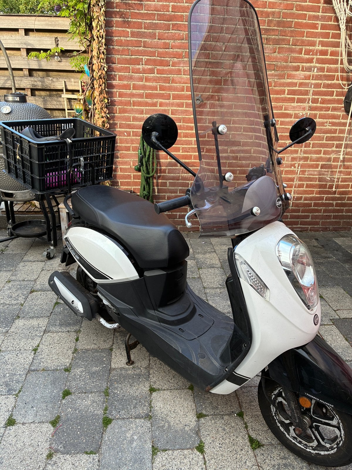 Sym Orbit scooter - Wit/Zwart, Fietsen en Brommers, Scooters | SYM, Gebruikt, Benzine, Maximaal 25 km/u, Ophalen