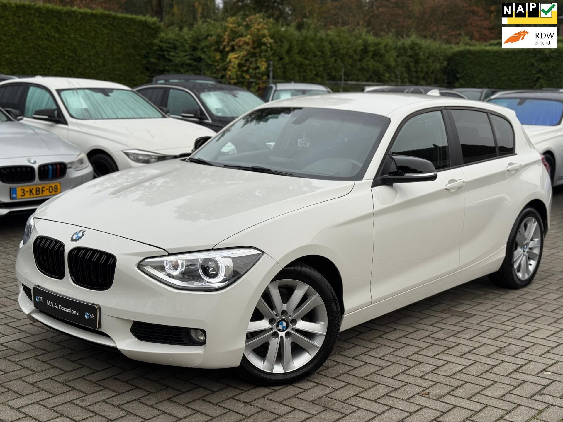 BMW 1-serie 116i Business|Nieuwe Ketting + Klepseals|Navigat, Auto's, BMW, 1-Serie, Gebruikt, Zwart, 4 cilinders