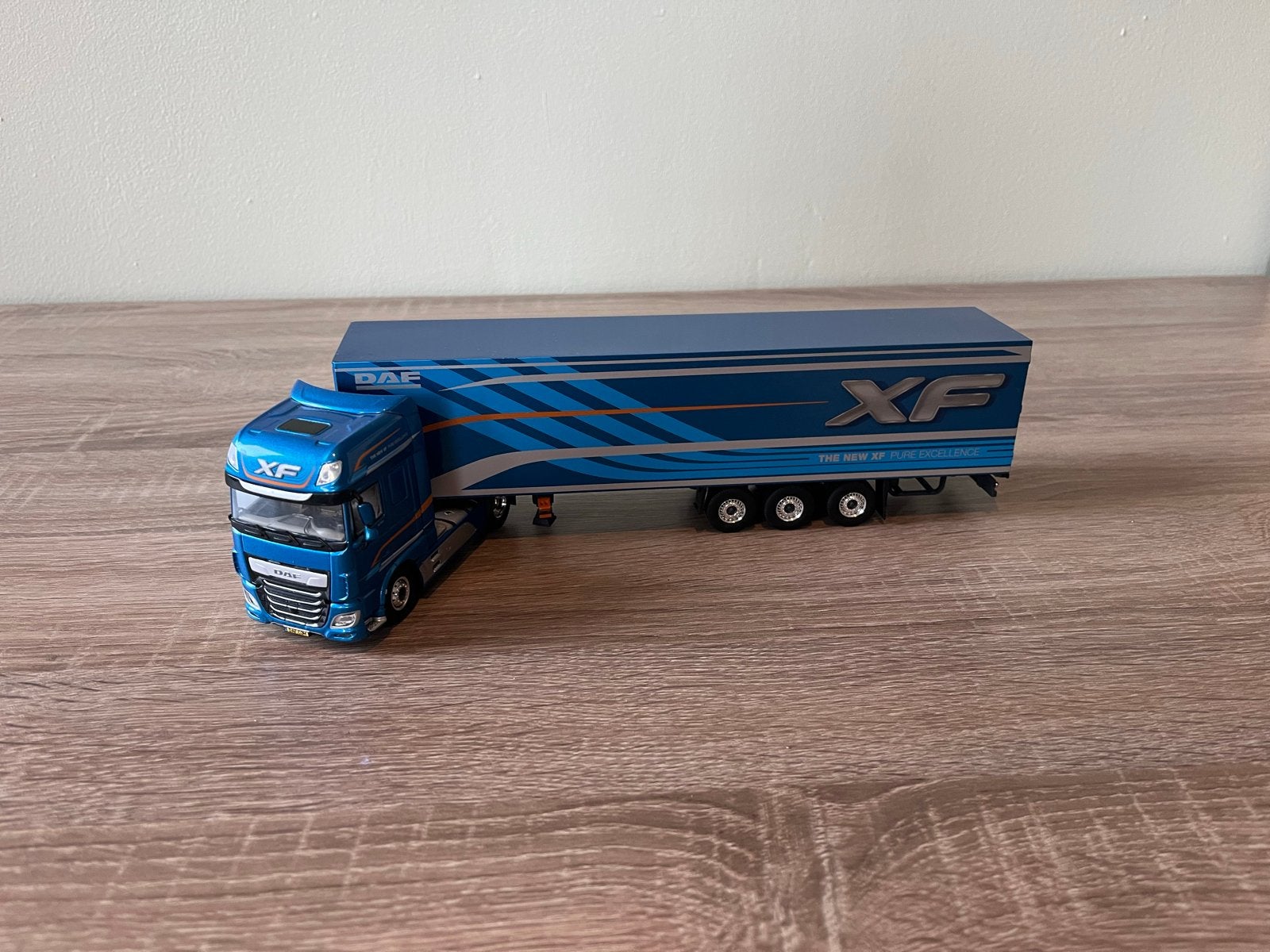 DAF XF vrachtwagen met trailer model, Overige merken, 1:32 tot 1:50, Ophalen of Verzenden, Zo goed als nieuw