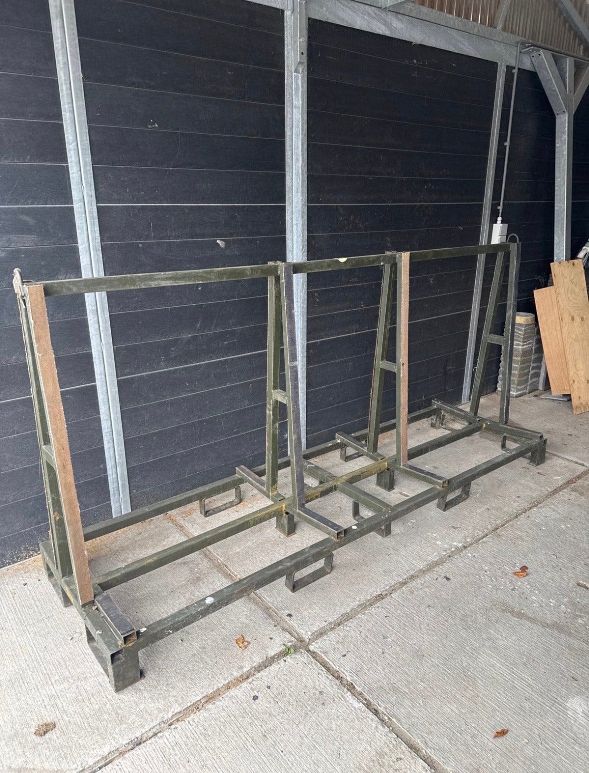 Robuuste Metalen Bok voor Platen - 240x100x70 cm, Ophalen