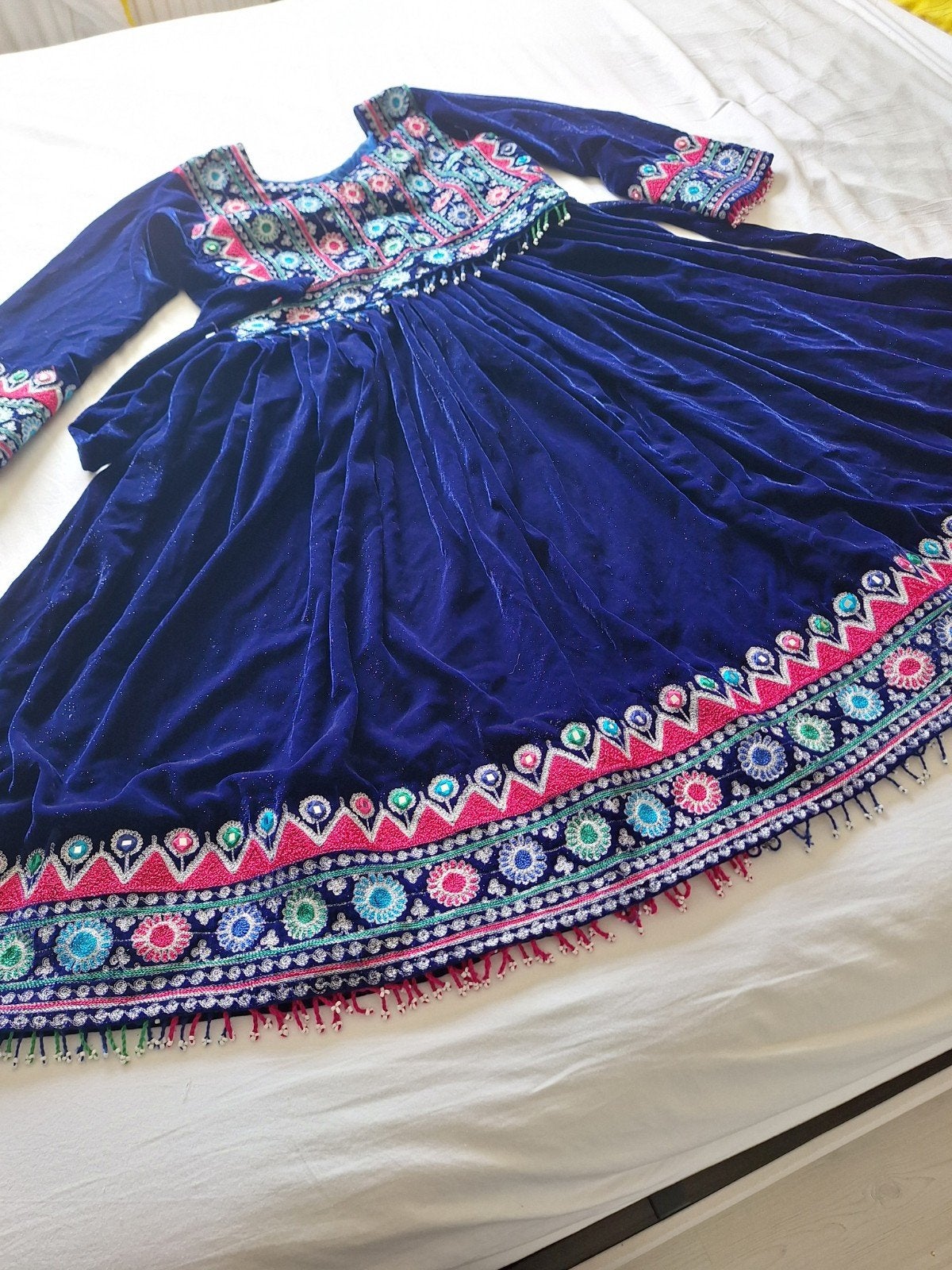 Prachtige Afghaanse jurk - fluweel met borduursels, Kleding | Dames, Maat 38/40 (M), Blauw, Ophalen of Verzenden, Zo goed als nieuw