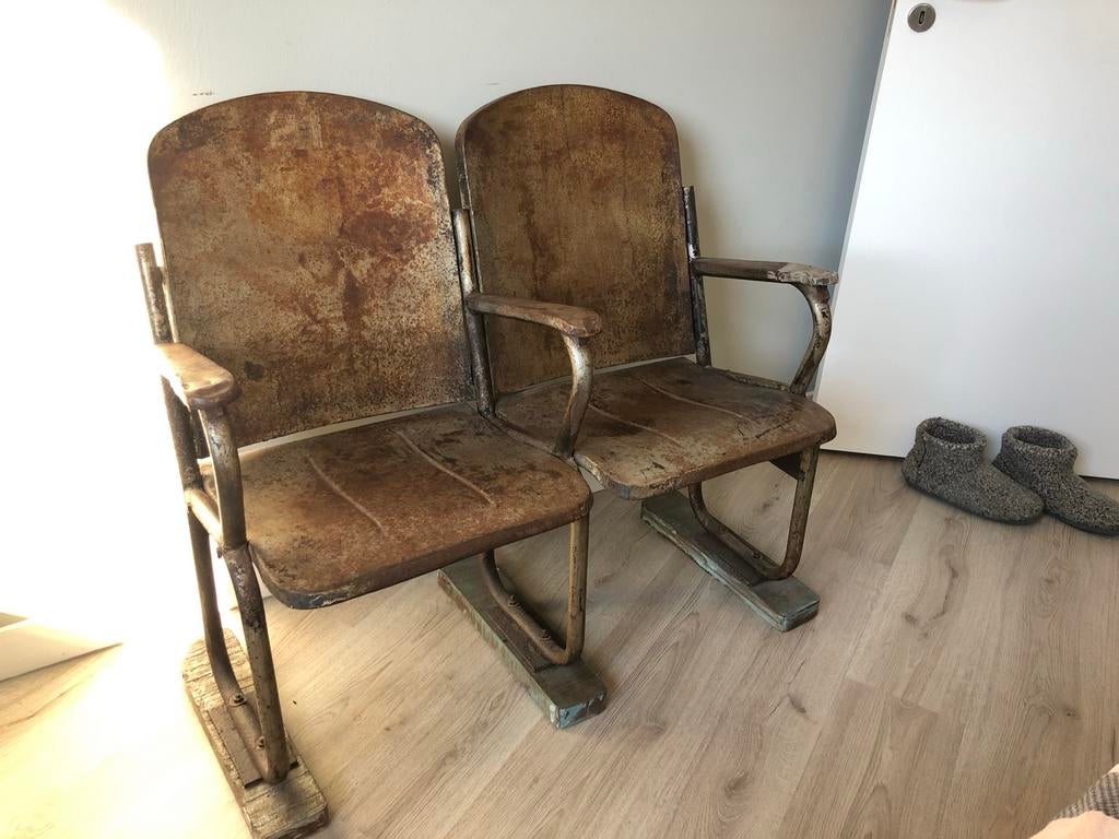 Vintage bioscoopstoelen met prachtige patina, Antiek en Kunst, Antiek | Meubels | Stoelen en Banken, Ophalen