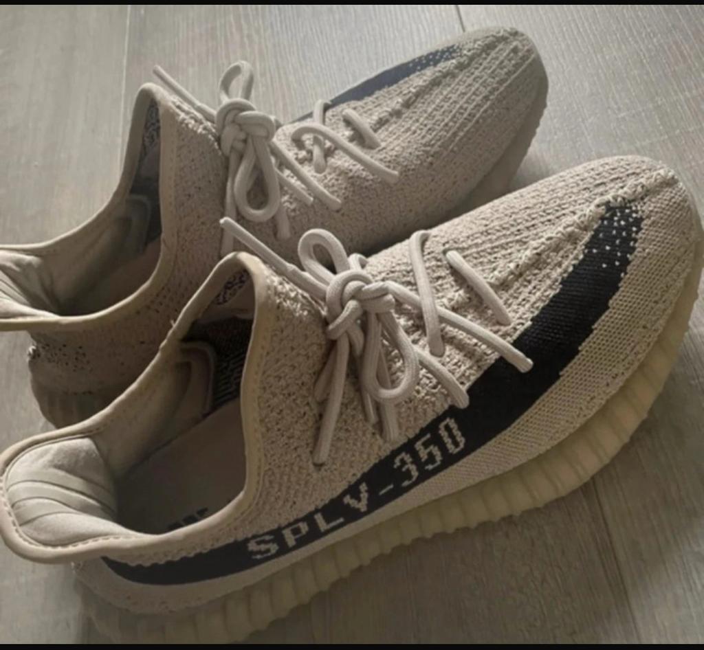 Adidas Yeezy Boost 350 V2 'Light' Yeezy maat 44 2/3, Kleding | Heren, Schoenen, Ophalen of Verzenden, Zo goed als nieuw, Overige kleuren
