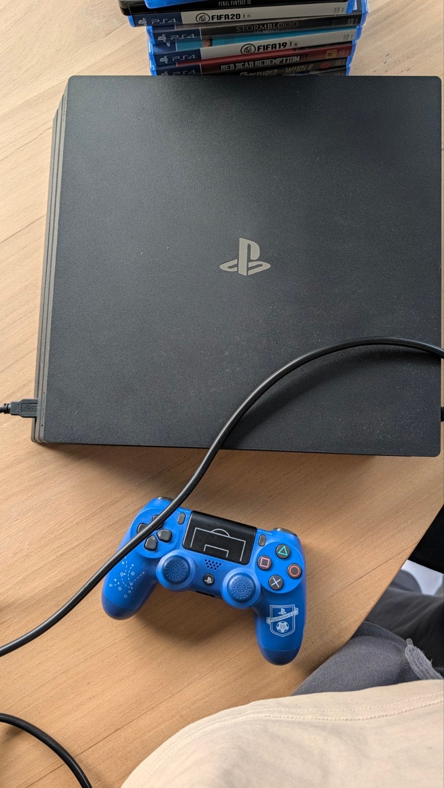 Sony PlayStation 4 Pro (PS4 Pro) 1.5 TB(1500GB) + Controller, Spelcomputers en Games, Spelcomputers | Sony PlayStation 4, Ophalen
