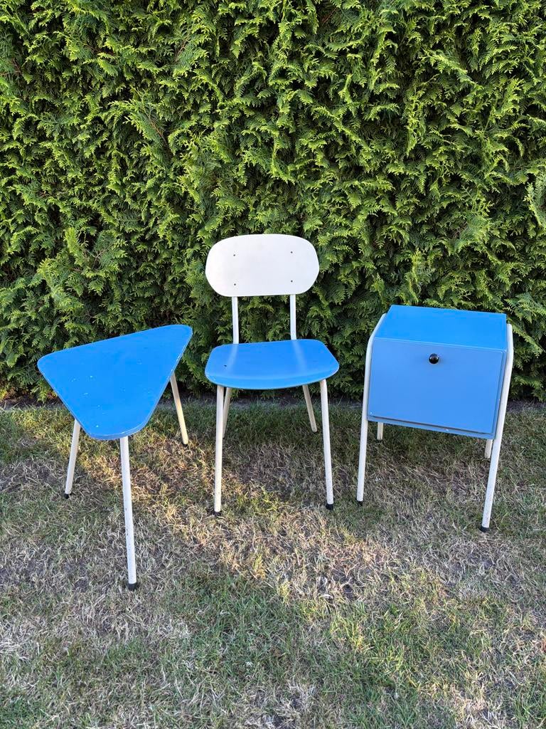 Vintage (kinder)meubelset: stoel, tafeltje en nachtkastje, Ophalen