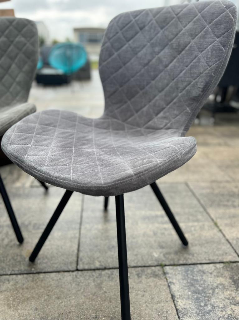 2 x Moderne Grijze Stoel / Eetkamerstoel – Prima Staat, Gebruikt, Ophalen of Verzenden, Vijf, Zes of meer stoelen, Stof