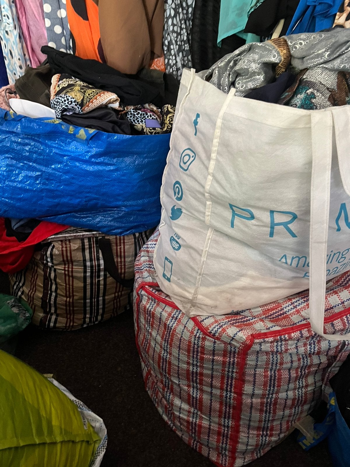 Een groote partij dames heren meiden 10 euro per tas koop, Ophalen of Verzenden, Zo goed als nieuw