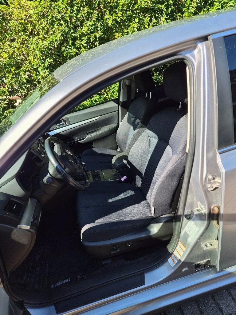 Foto 11 van Subaru Legacy 2.0 I Touring Wagon AWD 2011 Grijs