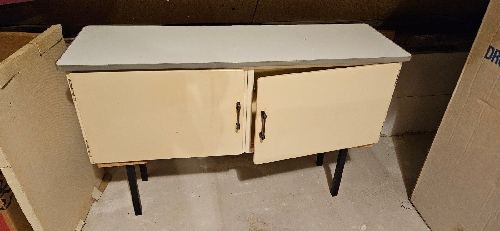 lage kast met deuren  GRATIS, Huis en Inrichting, Kasten | Schoenenkasten, Ophalen
