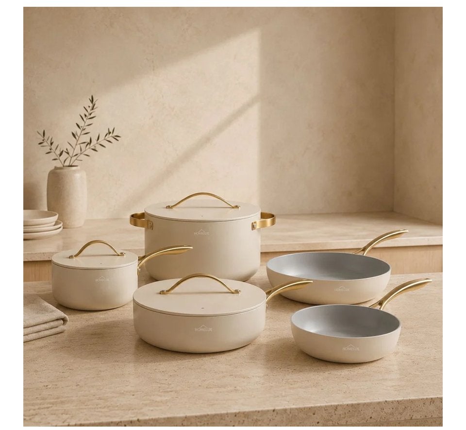 Nieuwe beige pannenset in doos, Ophalen of Verzenden, Nieuw, Pannenset