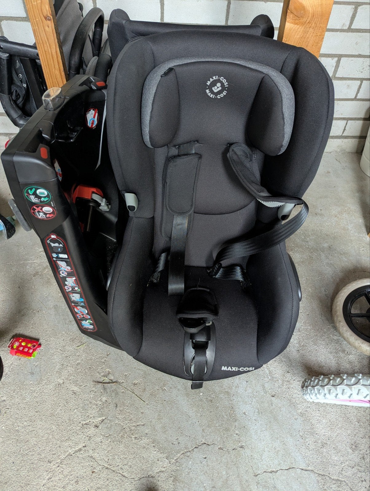 Maxi-Cosi Axiss Draaibaar Peuterautostoeltje Zwart, Kinderen en Baby's, Autostoeltjes, Ophalen, Autogordel, 9 t/m 18 kg, Zo goed als nieuw