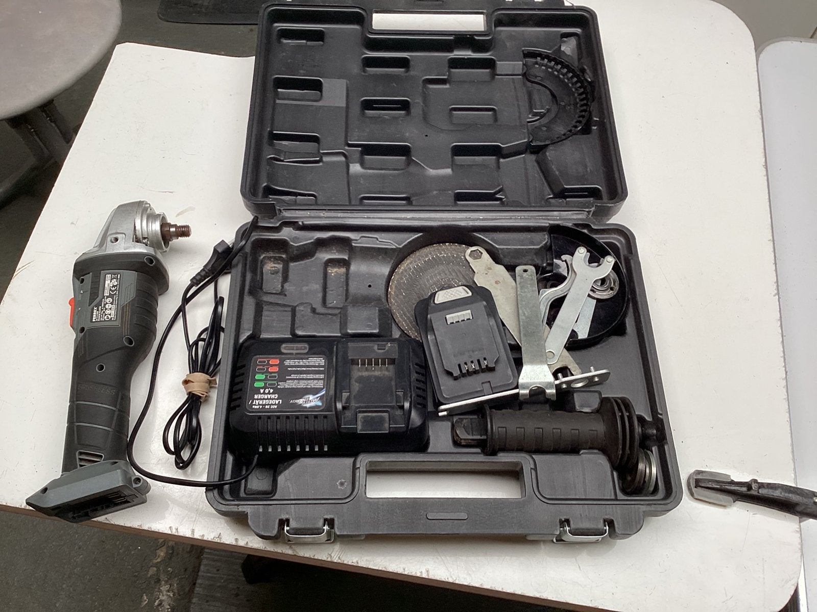 Ferrex haakse slijper met 20 volt lader, Ophalen, Zo goed als nieuw, 600 watt of meer, Boormachine