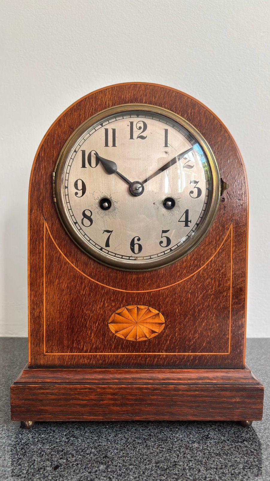 Edwardian tafelklok, Ophalen
