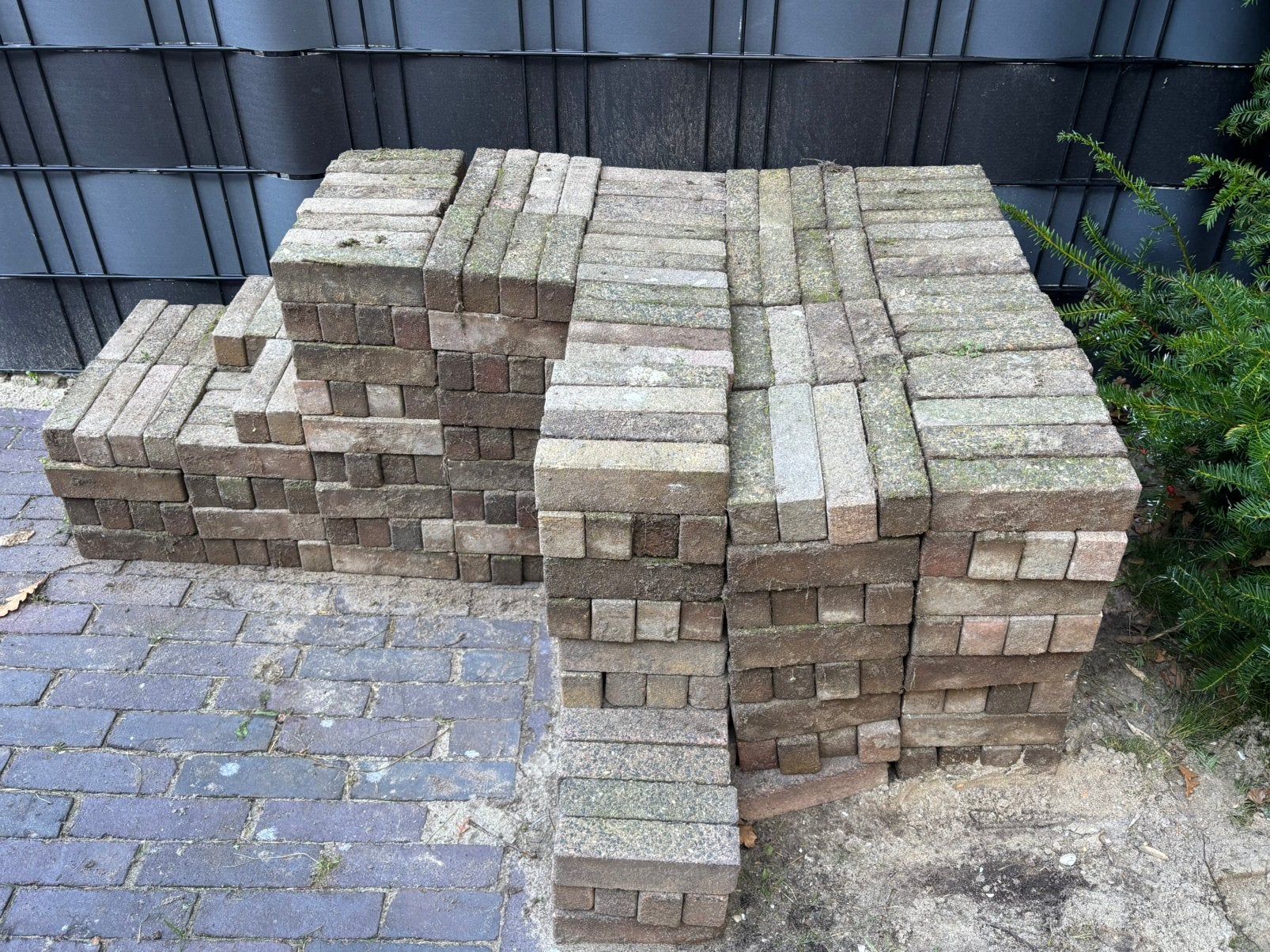 Partij terrasstenen betonklinkers circa 20 meter, Ophalen, Zo goed als nieuw, Beton, Klinkers