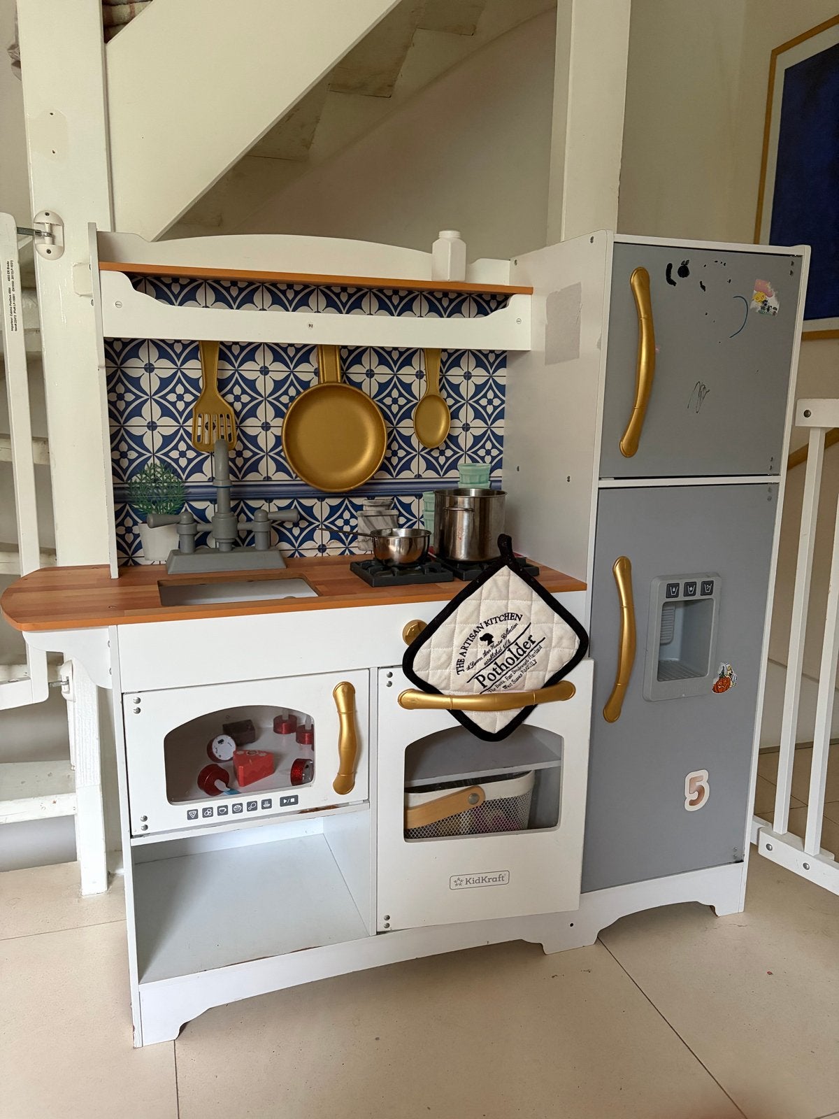 Gratis KidKraft Speelkeuken met Koelkast en Accessoires, Ophalen, Gebruikt, Jongen of Meisje