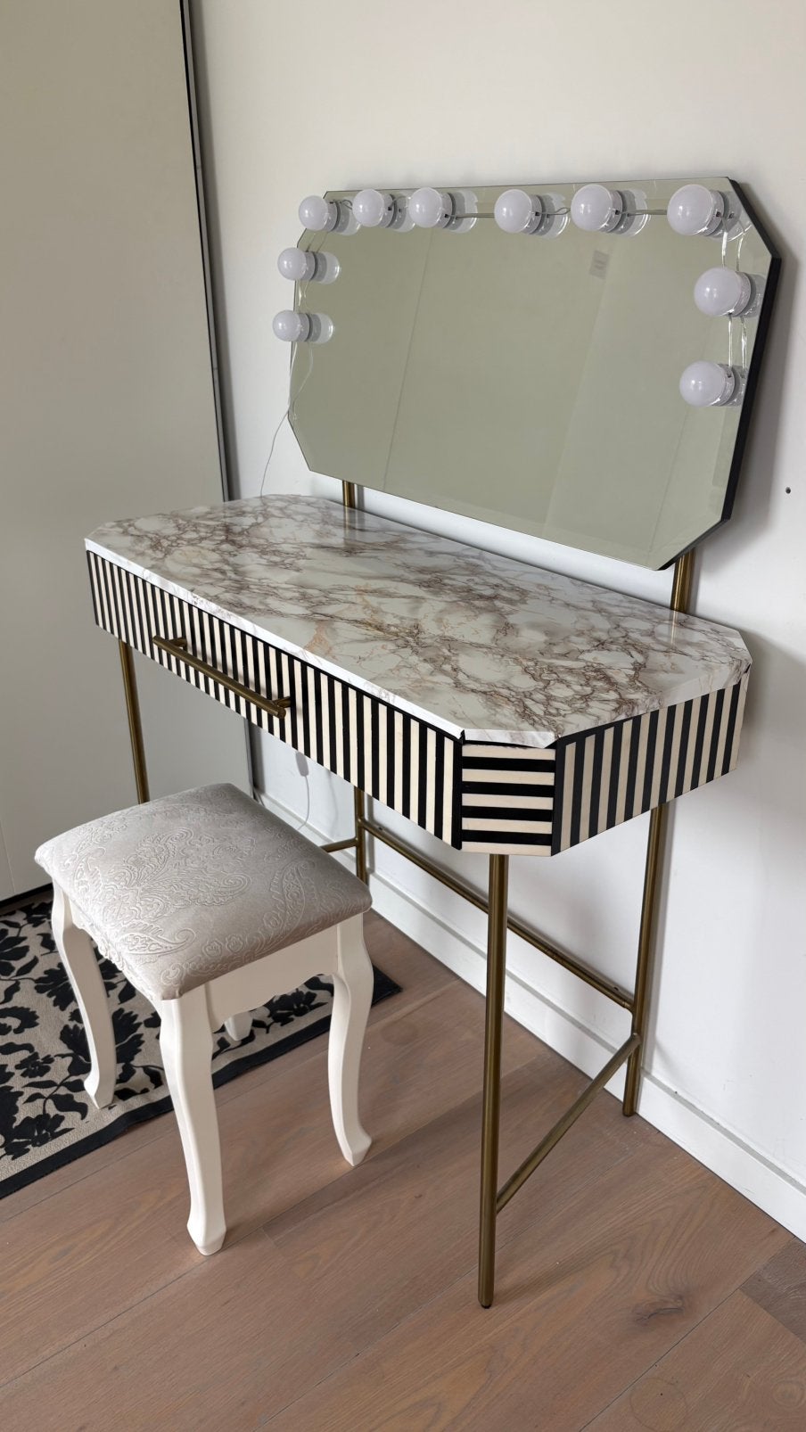 Made. Marmer Look Kaptafel met Verlichting en Krukje, Huis en Inrichting, Tafels | Kaptafels, Ophalen, Overige materialen, Gebruikt