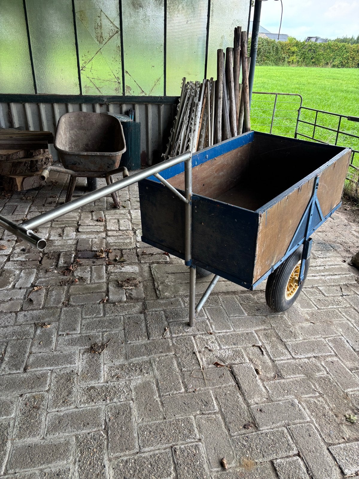 Stevige handkar/tuinkar met houten bak, Ophalen, Gebruikt, Handmatig, Tweewielig