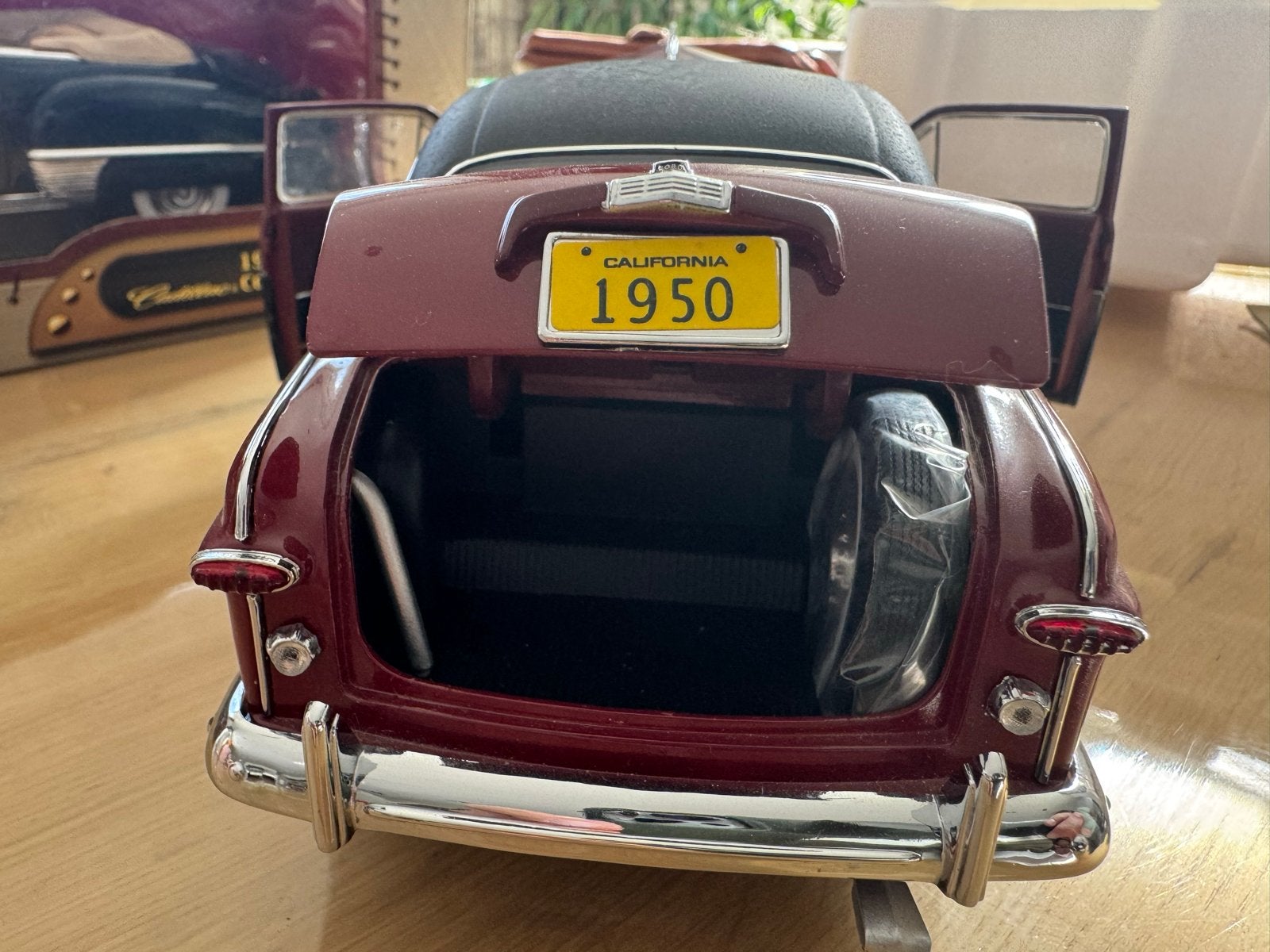 Set van 2 gedetailleerde schaalmodellen: Tucker Torpedo & Ol, Hobby en Vrije tijd, Modelauto's | 1:43, Ophalen of Verzenden, Zo goed als nieuw