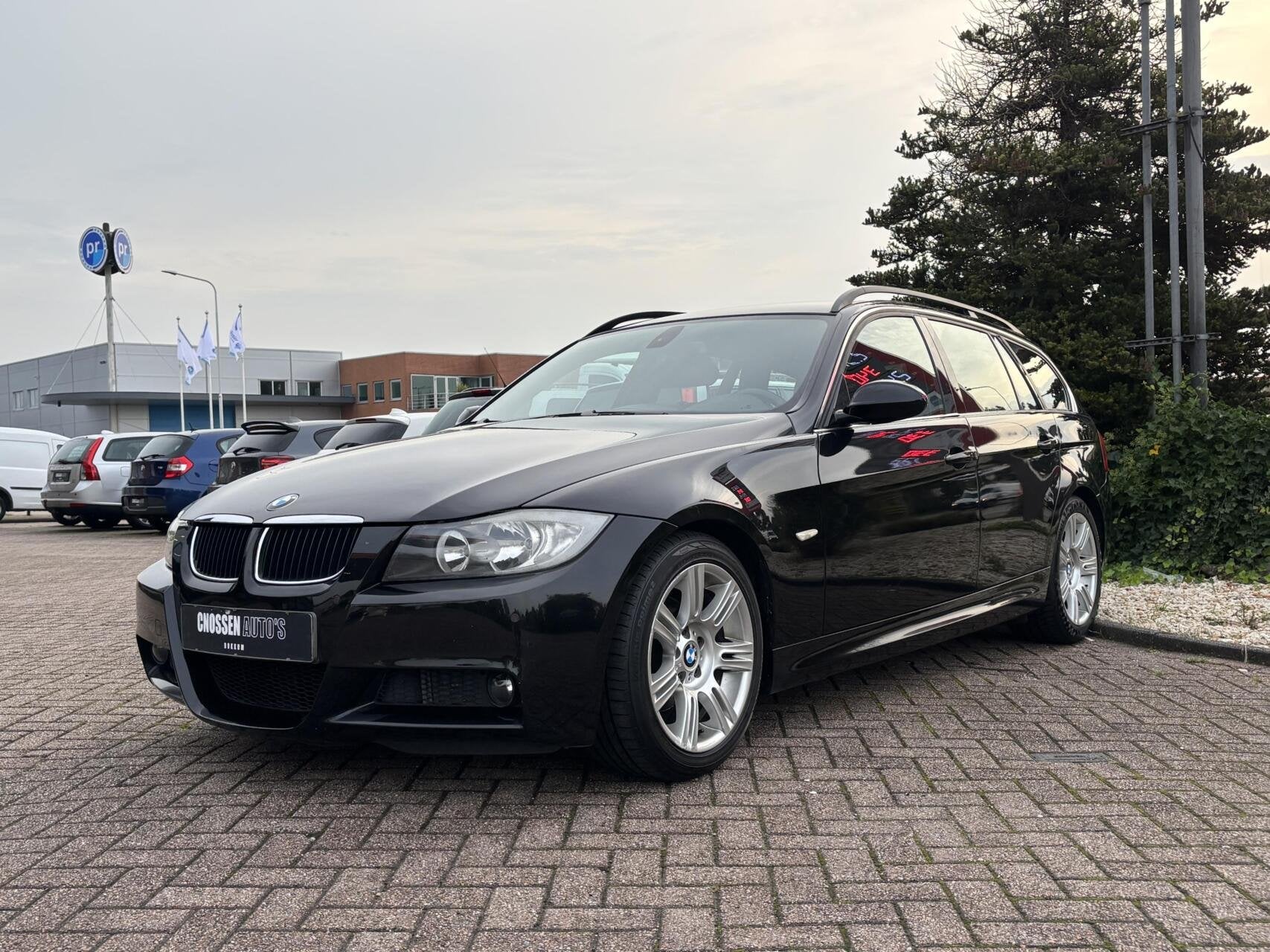 BMW 3-serie Touring 318i High Executive, M-pakket, Navi !, 13 km/l, Achterwielaandrijving, Zwart, 4 cilinders