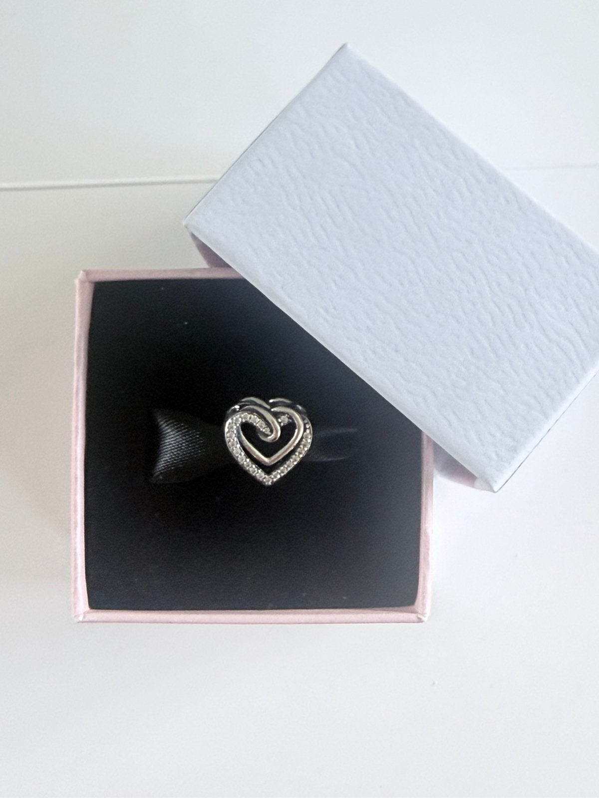 Pandora hart bedel #3, Ophalen of Verzenden, Zo goed als nieuw, Guess