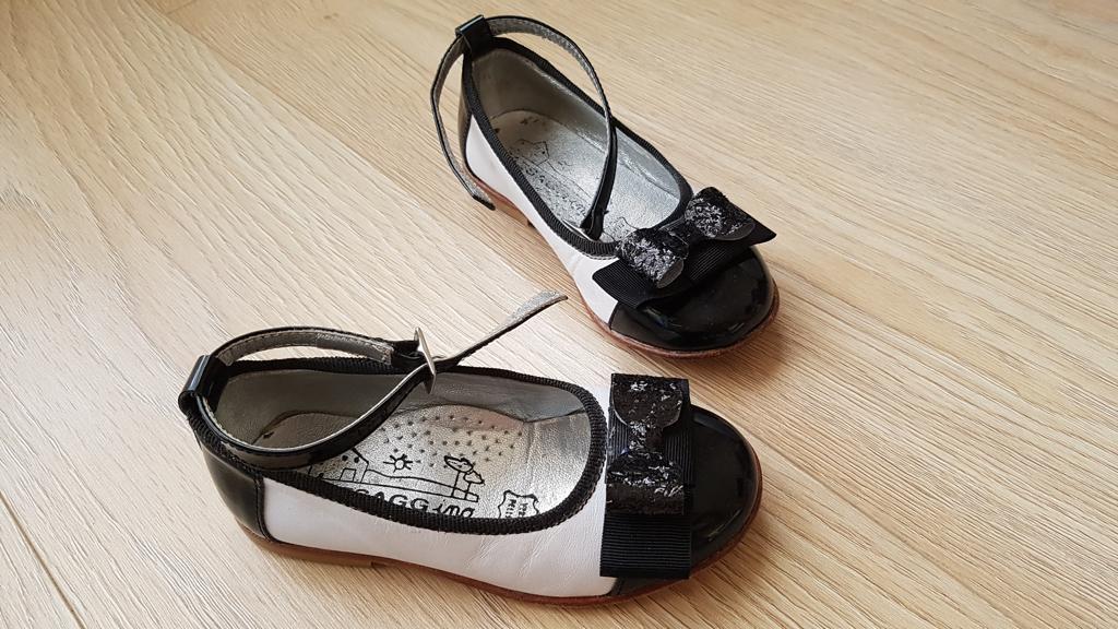 ballerina's maat 25 zwart wit strik lak enkelbandje, Kinderen en Baby's, Kinderkleding | Schoenen en Sokken, Gebruikt, Meisje