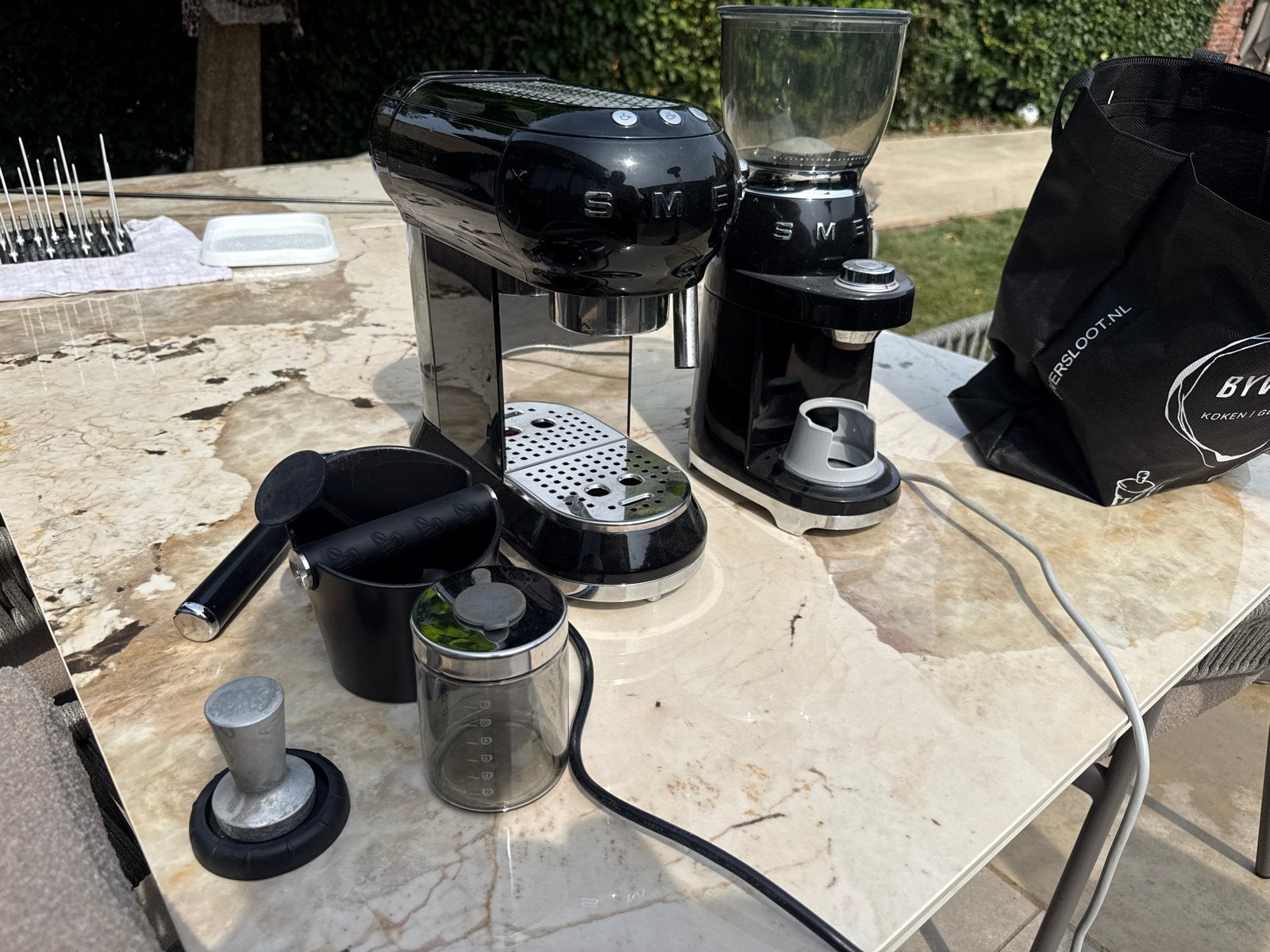 Smeg Espressomachine en Bonenmaler Set, Ophalen, Gebruikt, Combi, Gemalen koffie